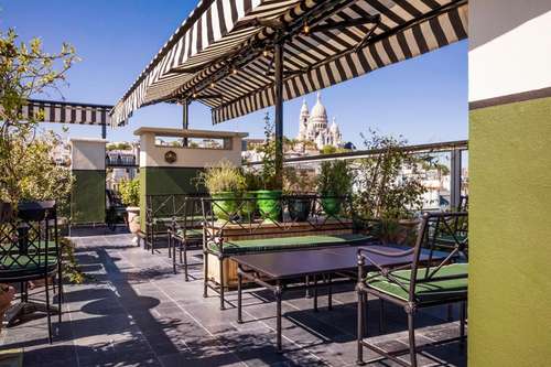 www.hotelrochechouart.com