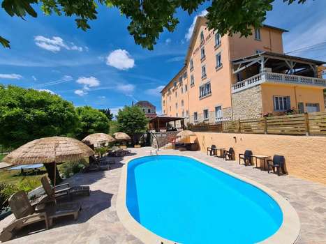 www.hotelbellevue-souillac.com