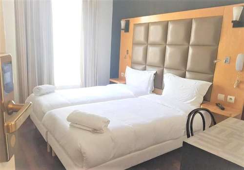 www.hoteldefrance18.com
