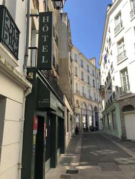 www.hotel-saintpatrick.com
