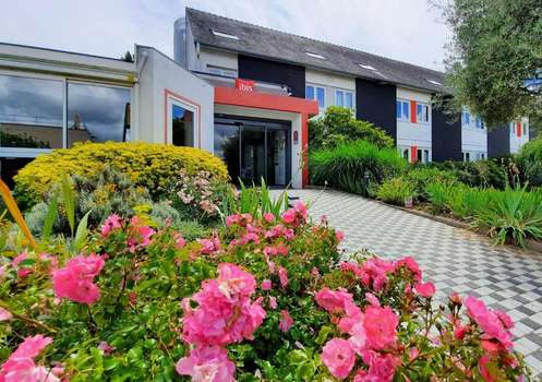 www.hotel-ibis-vannes.com