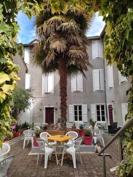 www.hotel-tarascon-sur-ariege.com