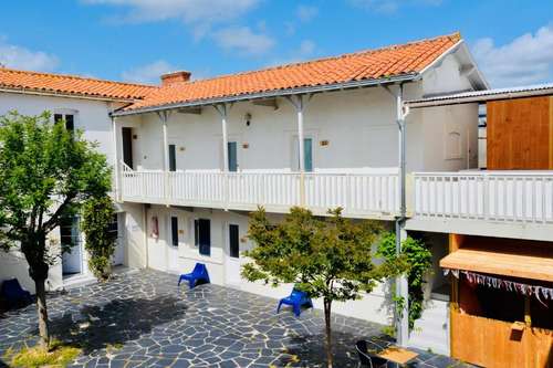 www.lesbaigneurs-hotel-vendee.com