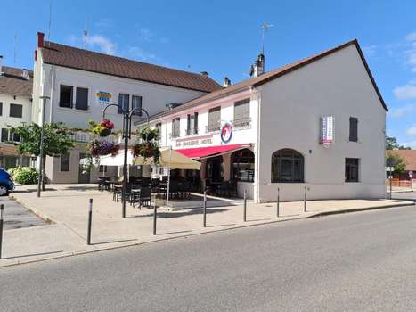 www.hotel-le-chapon-bressan.com