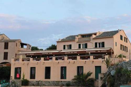 www.hotel-de-la-jetee-centuri.com