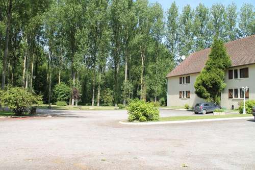 www.hotel-la-peupleraie.com