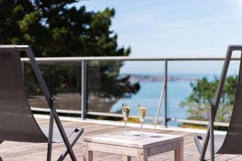www.hotel-les-costans.fr