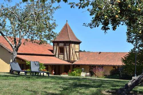 www.hotel-sarlat-en-perigord.com
