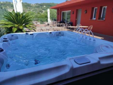 www.hotel-casabella.com