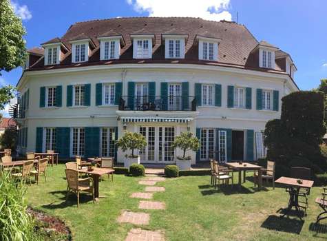 www.chateaudemontreuil.com