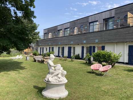 www.hoteldesargousiers.fr