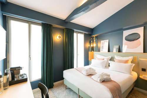 www.hotelamoiparis.com