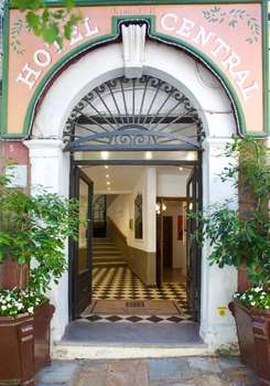 www.hotelcentralbastia.com