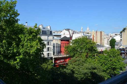 www.goldhotel-montmartre.com
