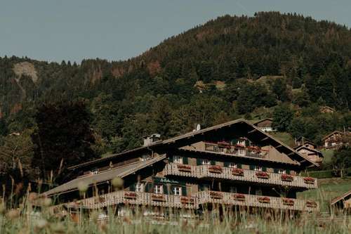 www.les-roches-hotel.com