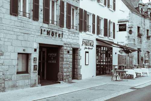www.hotelvoyageurstrenan.com