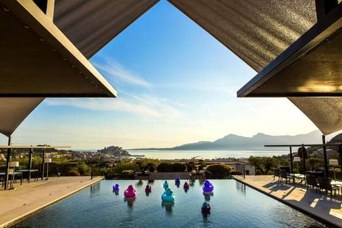 www.hotel-lavilla.com