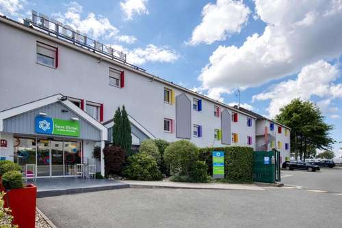 www.surehotel-saintherblain.com