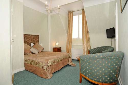 www.hotel-la-tour-sully.fr