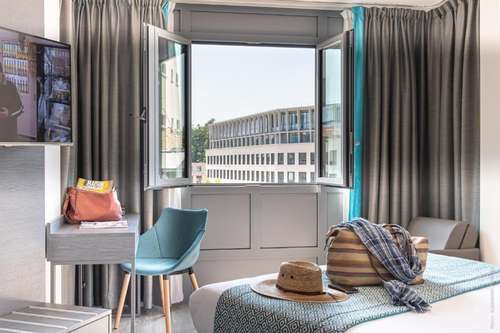 www.hotel-versailles-chantiers.com