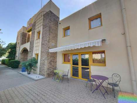 www.ptitdejhotel-beziers-est.com
