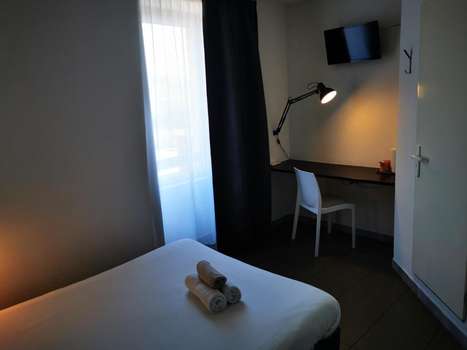 www.hotel-leponson.com
