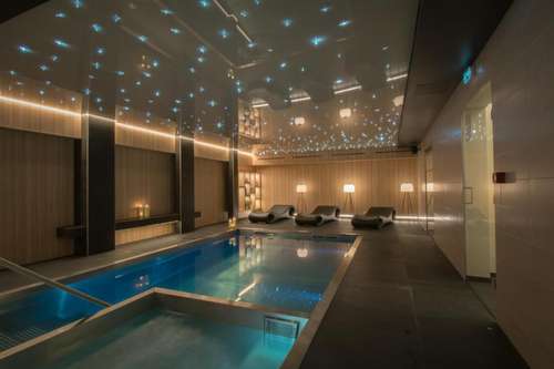 www.hotelsparibeauville.com