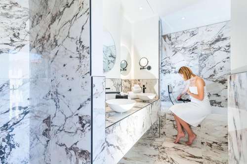 www.hotelnicecotedazur.com