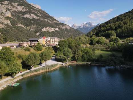 www.hotellauzetane.fr