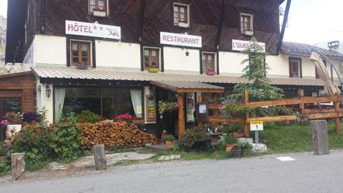 www.hotel-loursblanc.com