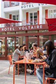 www.hotelvoltairearles.com