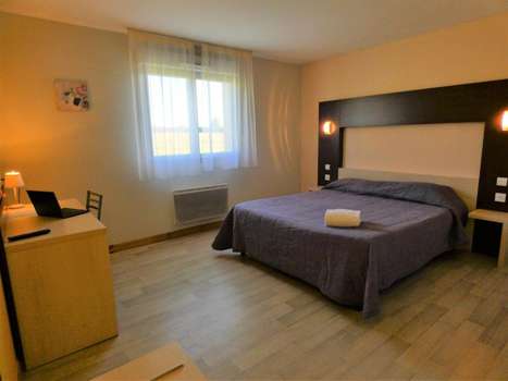 www.hotel-azur-saintjunien.fr