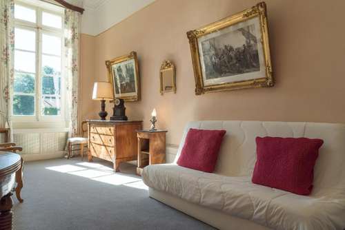 www.chateaunieuilhotel.com