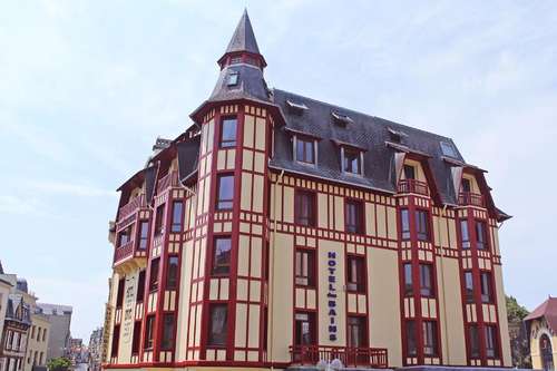 www.hoteldesbains-granville.com
