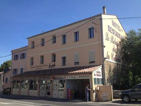 www.hotel-caleche-beausset.fr