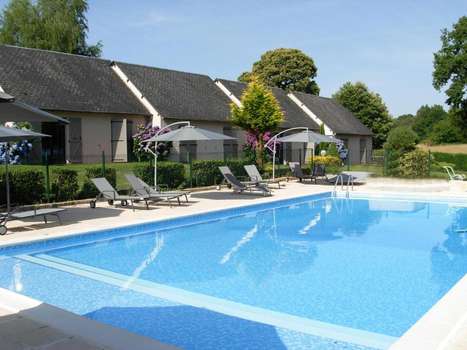 www.hotel-lescoquelicots.fr