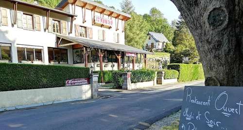 www.hotel-escoundillou.com