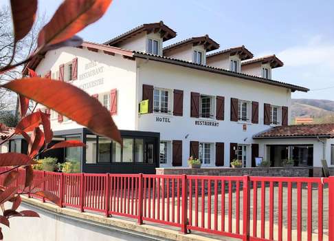 www.stsylvestre-paysbasque.com