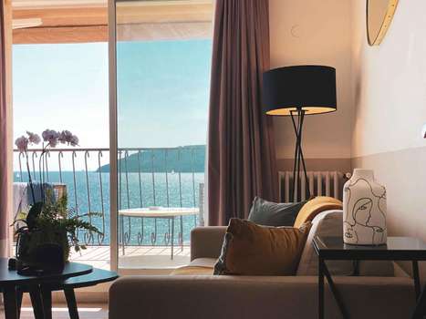 www.hotel-corniche.com