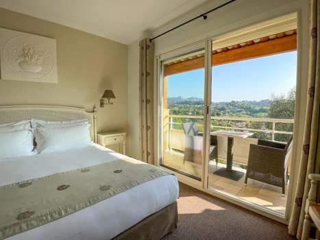 www.hotel-marc-hely.com