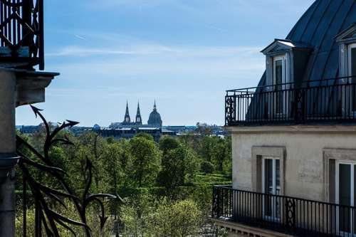www.paris-hotel-la-tamise.com