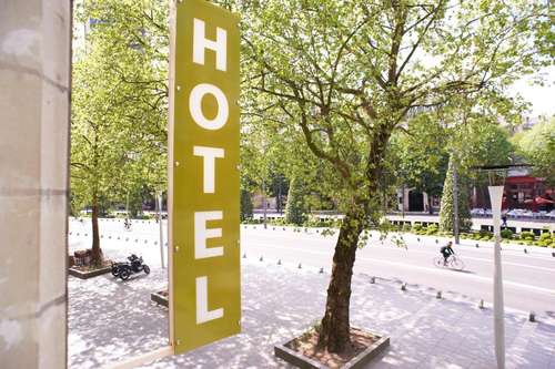 www.hotel-duquesne-nantes.com