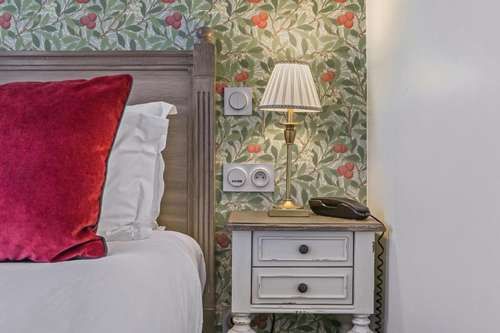 www.hoteldesevres.com
