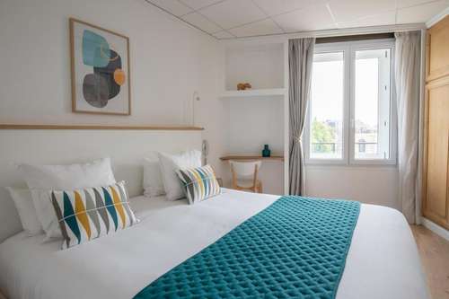 www.hotel-portemars.com