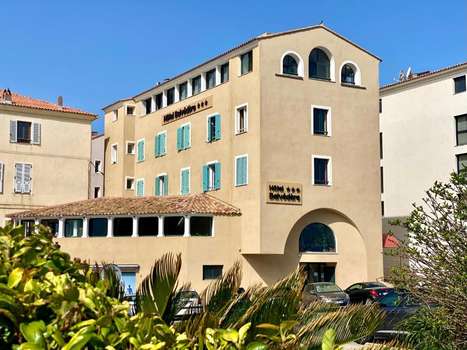 www.belvedere-calvi-hotel.com