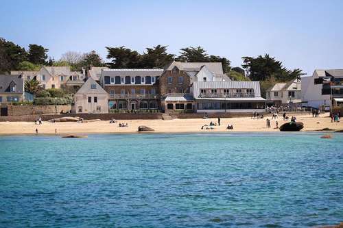 www.hotelsaint-guirec.com