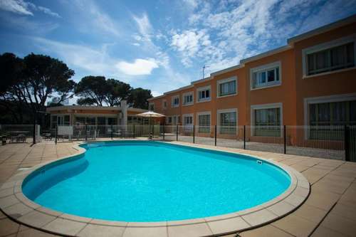 www.hotel-lesrocailles.com