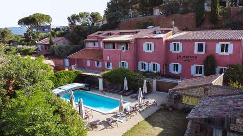 www.lamaisondesocres-hotel.com