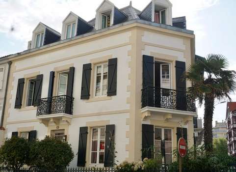 www.hotel-biarritz.com