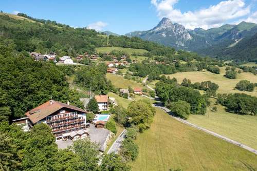 www.hotel-bois-joli.fr